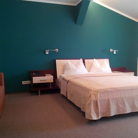 Hotel Baneasa Parc Бухарест Экстерьер фото