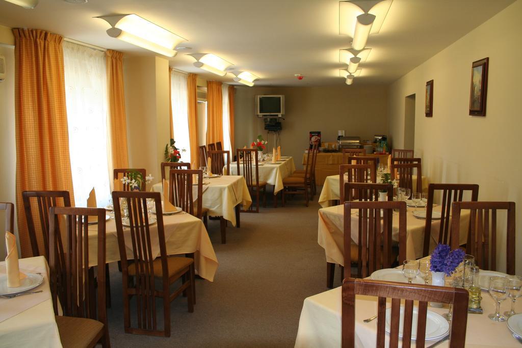 Hotel Baneasa Parc Бухарест Экстерьер фото