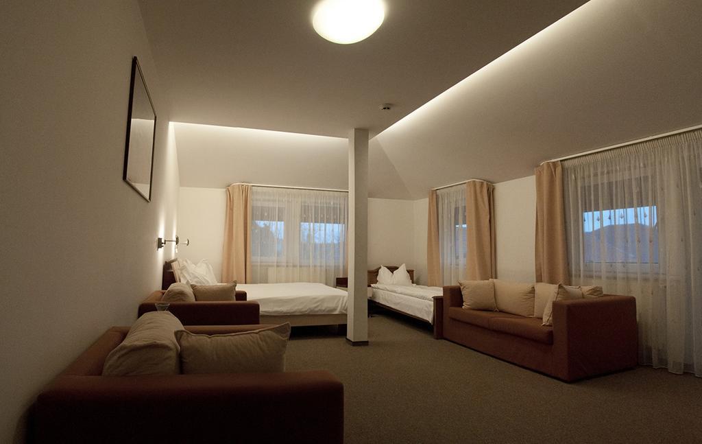 Hotel Baneasa Parc Бухарест Экстерьер фото