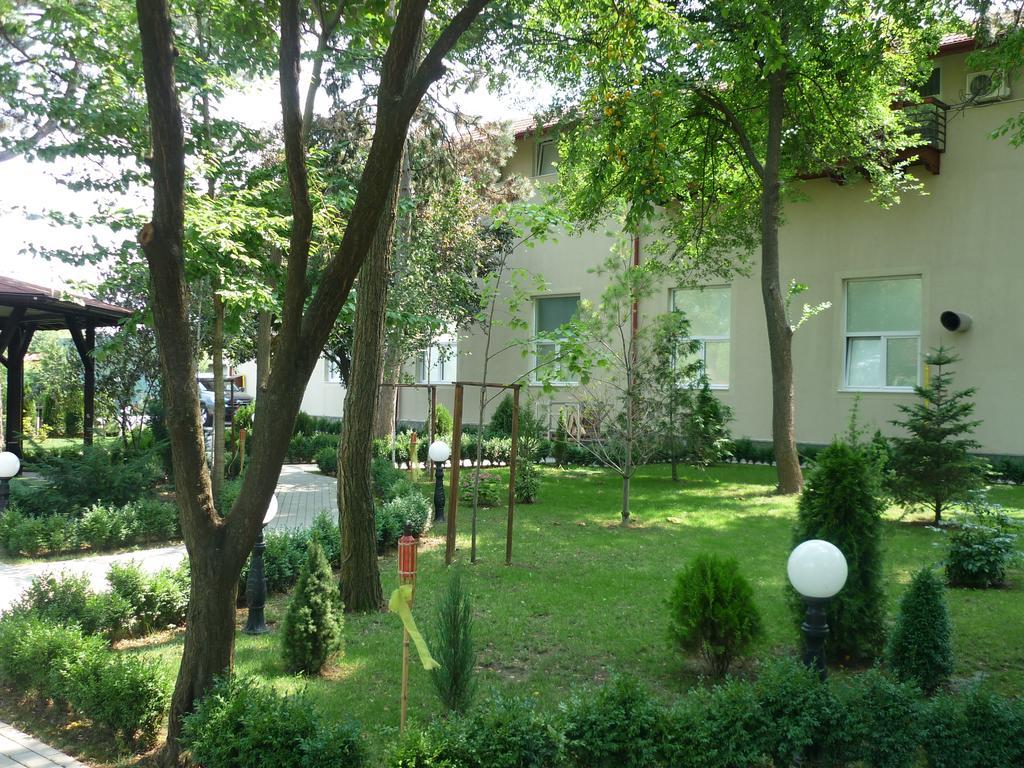 Hotel Baneasa Parc Бухарест Экстерьер фото