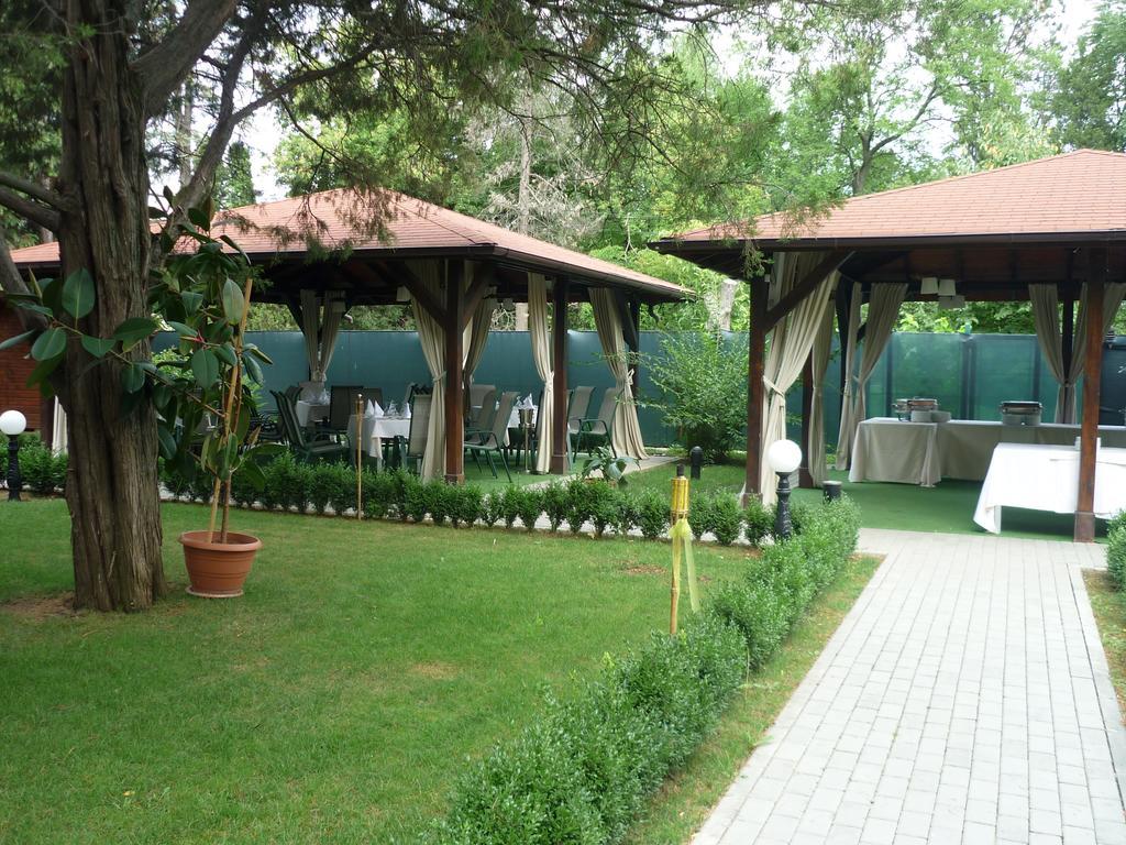 Hotel Baneasa Parc Бухарест Экстерьер фото