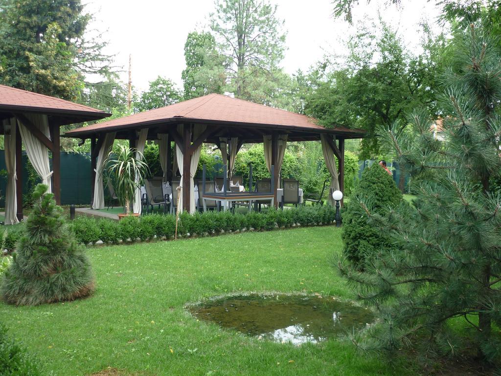 Hotel Baneasa Parc Бухарест Экстерьер фото