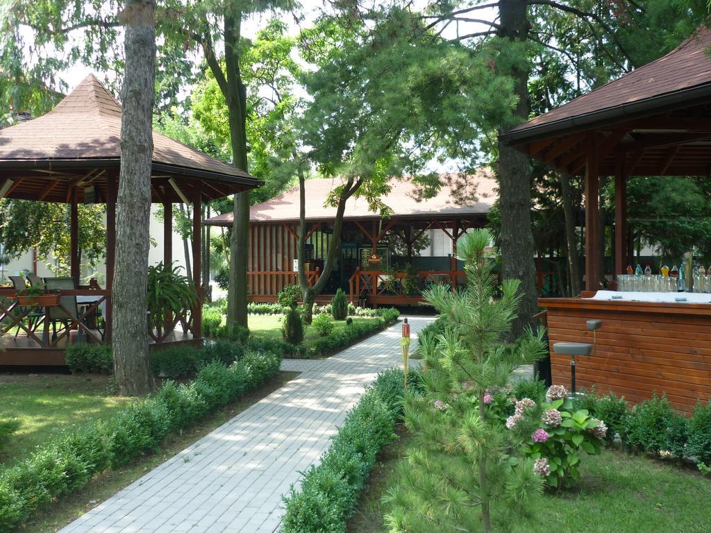 Hotel Baneasa Parc Бухарест Экстерьер фото
