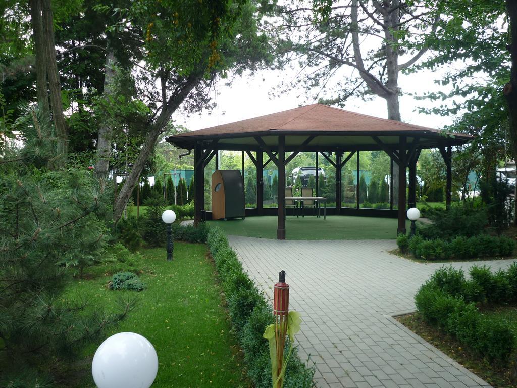 Hotel Baneasa Parc Бухарест Экстерьер фото