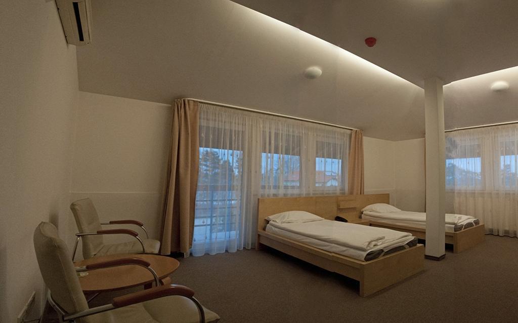 Hotel Baneasa Parc Бухарест Экстерьер фото