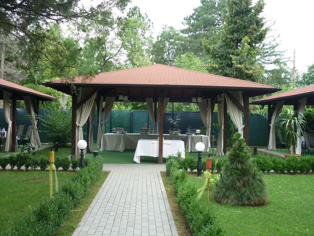 Hotel Baneasa Parc Бухарест Экстерьер фото