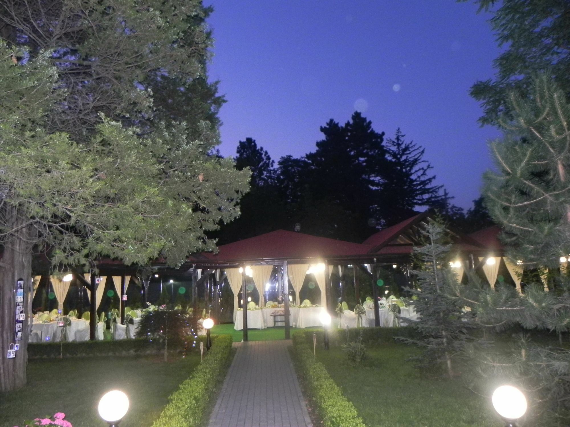 Hotel Baneasa Parc Бухарест Экстерьер фото