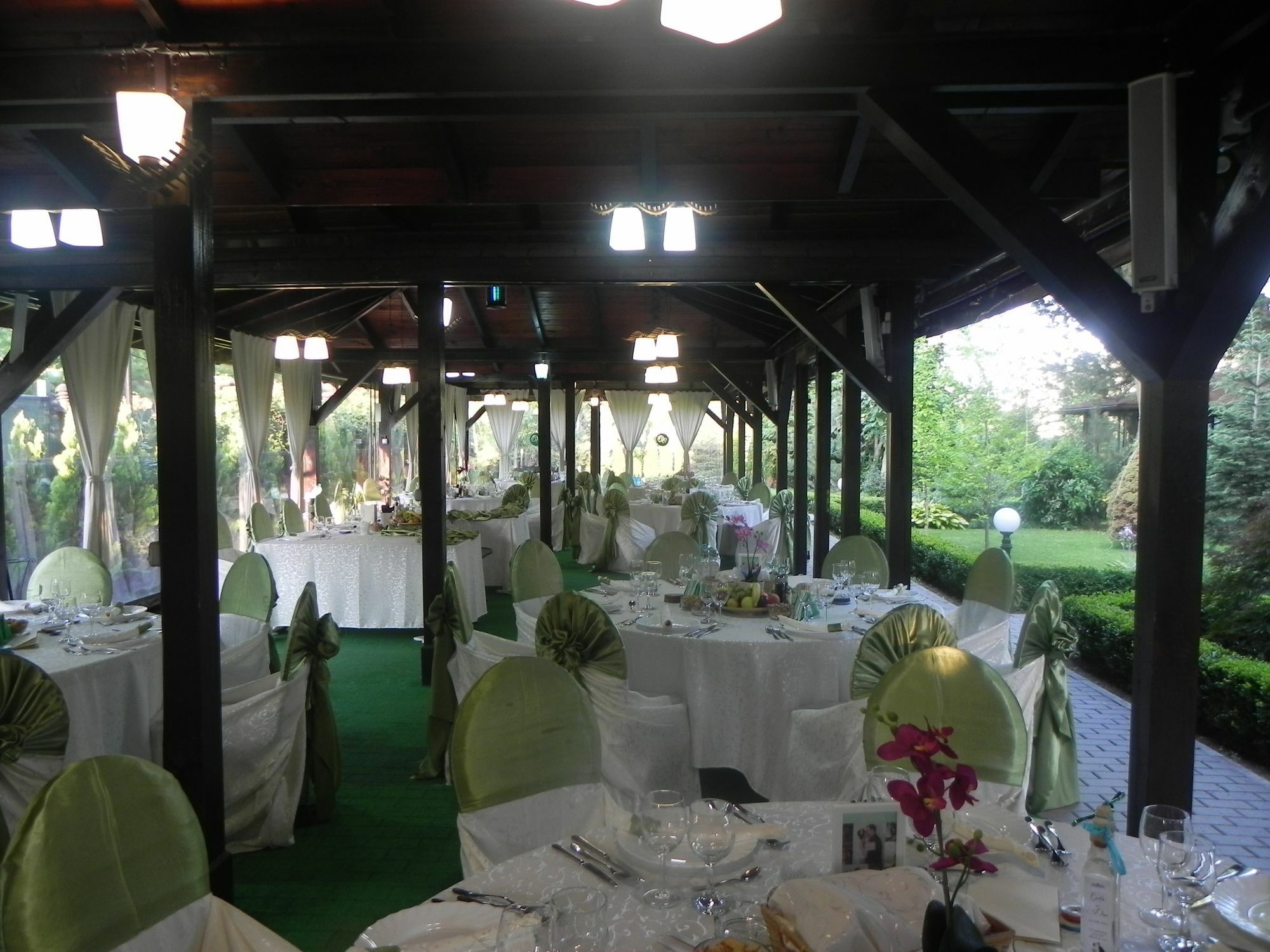 Hotel Baneasa Parc Бухарест Экстерьер фото