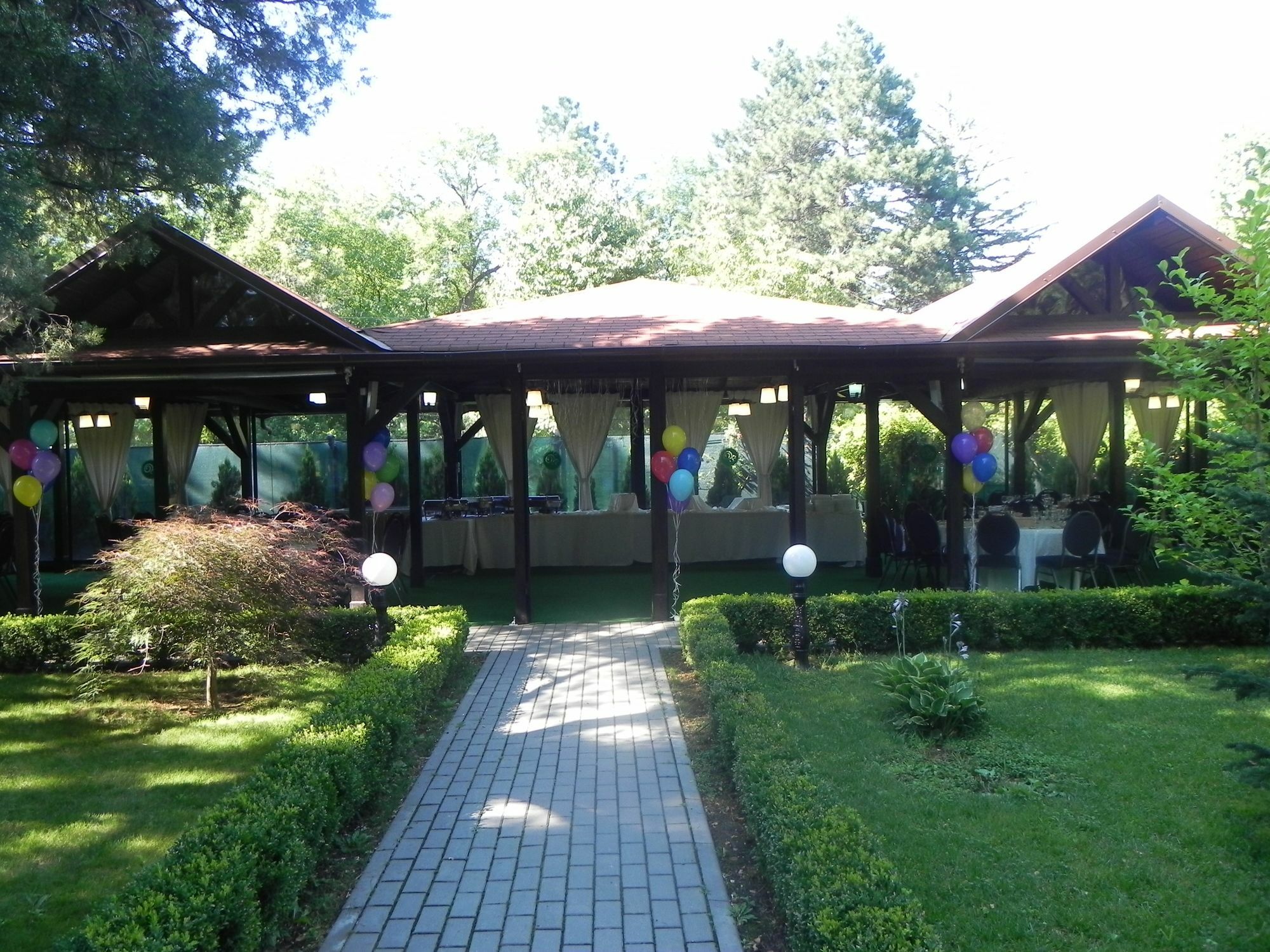 Hotel Baneasa Parc Бухарест Экстерьер фото