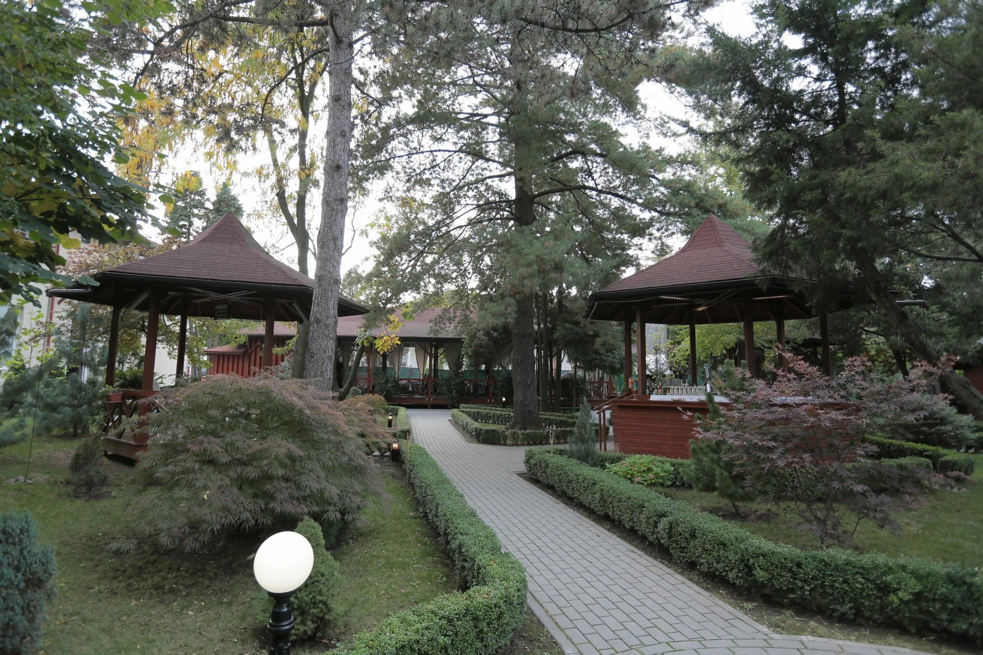 Hotel Baneasa Parc Бухарест Экстерьер фото