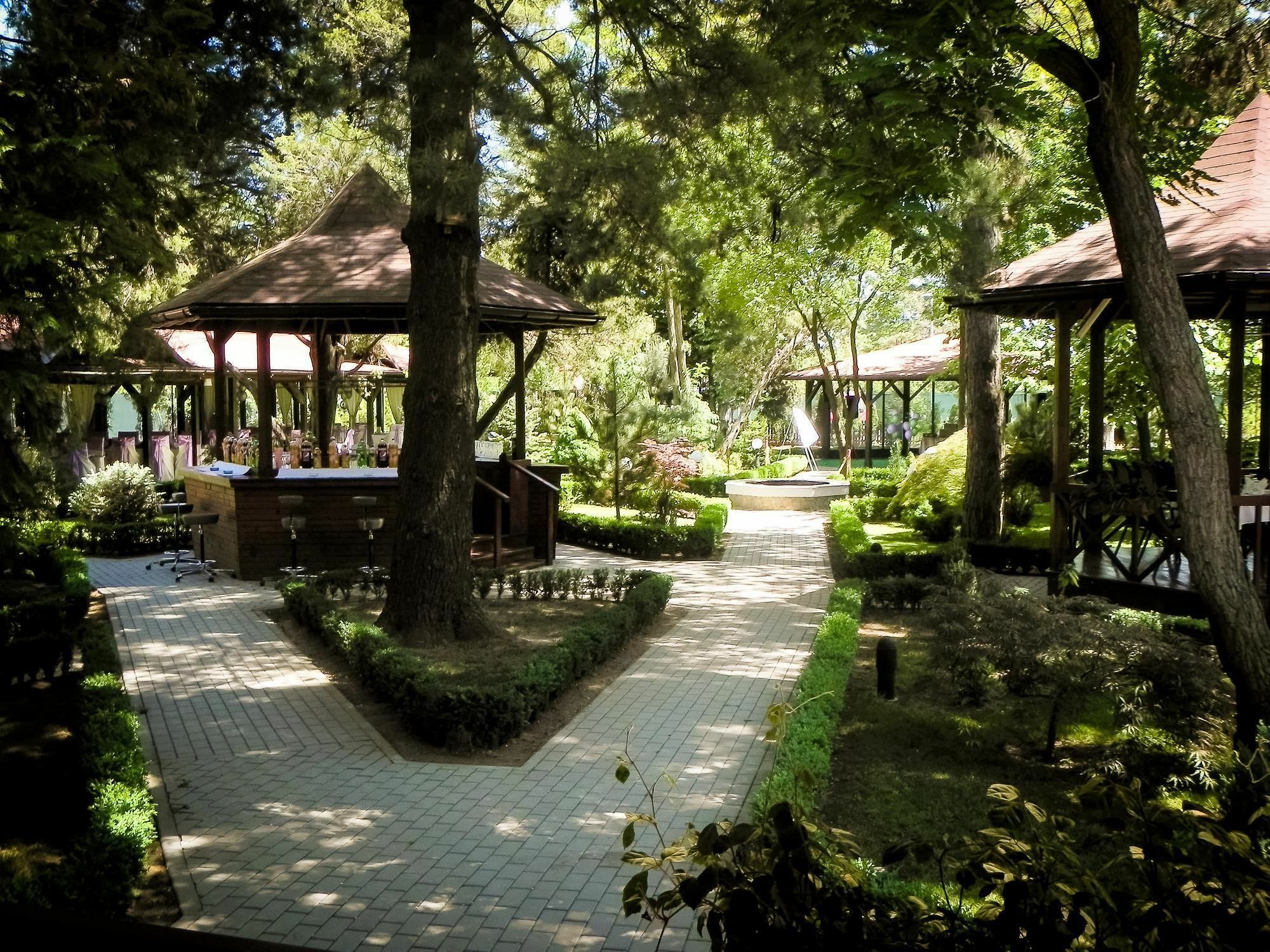 Hotel Baneasa Parc Бухарест Экстерьер фото