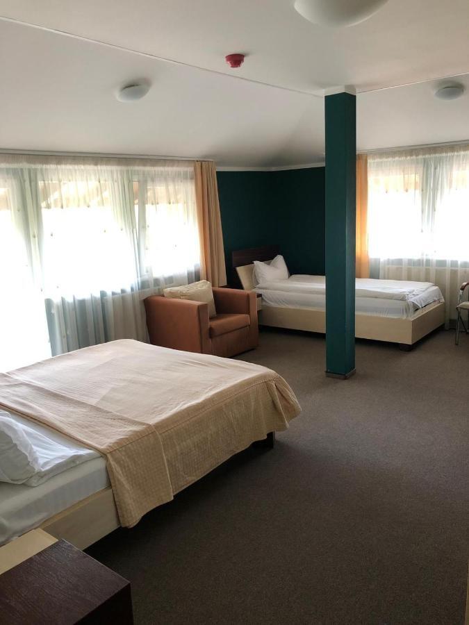 Hotel Baneasa Parc Бухарест Экстерьер фото